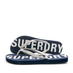 Superdry Klapki Code Essential z gumy - Deep Navy/Metallic Silver. Szare klapki damskie Superdry, bez wzorów, z gumy, bez obcasa, bez zapięcia. Za 104.55 zł.