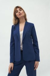 Elegancki Żakiet o Klasycznej Linii - Kobaltowy. Niebieskie marynarki i żakiety damskie Nife, bez wzorów, z elastanu, eleganckie, bez kołnierzyka, bez ramiączek. Za 239.90 zł.
