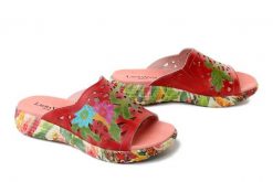 Laura Vita 0007749 SANAO 56 ROSE, klapki damskie. Czerwone klapki damskie Laura Vita, na lato, bez wzorów, ze skóry, bez obcasa, bez zapięcia. Za 359.90 zł.