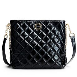 Torebka Monnari. Czarne listonoszki damskie Monnari, bez wzorów, bez dodatków. Za 109.99 zł.