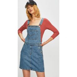 Only - Sukienka jeansowa. Niebieskie sukienki damskie ONLY, na co dzień, s, bez wzorów, z bawełny, casualowe, bez kołnierzyka, bez ramiączek, mini, proste. W wyprzedaży za 129.90 zł.