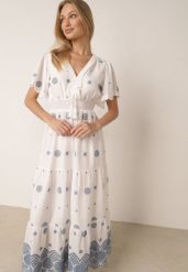 Niebieska Bawełniana Sukienka Boho Zdobiona Etno Haftem i Chwostami Metona. Niebieskie sukienki damskie Born2be, na co dzień, l, z aplikacjami, z bawełny, boho, bez kołnierzyka, bez ramiączek, maxi, proste. Za 159.99 zł.