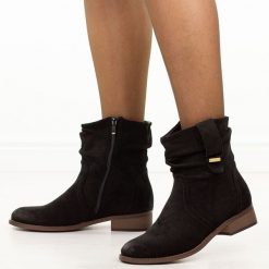 Czarne zamszowe botki damskie Jezzi 9180. Czarne botki damskie Jezzi, na jesień, bez wzorów, z jeansu, eleganckie, z okrągłym noskiem, bez obcasa, na obcasie, bez zapięcia. W wyprzedaży za 186.15 zł.