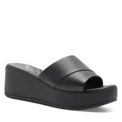 Klapki Lasocki. Czarne klapki damskie Lasocki, bez wzorów, bez obcasa, bez zapięcia. Za 109.99 zł.