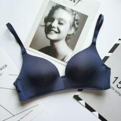 Biustonosz piankowy bez fiszbin z regulowanymi ramiączkami na co dzień Hattie. Brązowe biustonosze Intica, bez wzorów, z materiału. Za 59.00 zł.