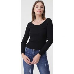 Czarny Sweter Interpretiv. Czarne swetry nierozpinane damskie Born2be, s, bez wzorów, z materiału, eleganckie, bez kołnierzyka, bez ramiączek. Za 69.99 zł.