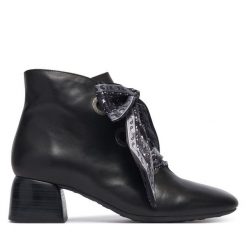Botki Hispanitas. Czarne botki damskie Hispanitas, bez wzorów, bez obcasa, na słupku, bez zapięcia. Za 739.99 zł.