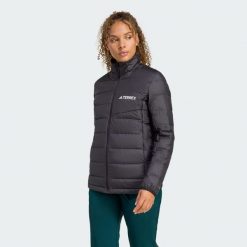 Kurtka Terrex Multi Light Down CLIMAWARM. Czarne kurtki sportowe damskie Adidas, bez wzorów, z puchu, bez ramiączek, bez kaptura, trekkingowe, ClimaWarm (Adidas). Za 599.00 zł.