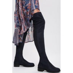 Granatowe Kozaki Scottsboro. Niebieskie kozaki damskie Renee, bez wzorów, za kolano, bez obcasa, na płaskiej podeszwie, bez zapięcia. Za 169.99 zł.