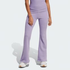 Spodnie Seasonal Essentials French Terry Flared. Czerwone spodnie materiałowe damskie Adidas, bez wzorów, sportowe. Za 239.00 zł.