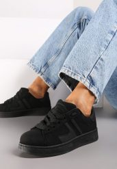 Czarne Sznurowane Sneakersy na Płaskiej Podeszwie Ozdobione Paskami Nevirenna. Czarne obuwie sportowe damskie Born2be, bez wzorów, z jeansu, bez zapięcia. Za 69.99 zł.
