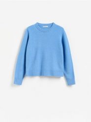 Wełniany sweter z dodatkiem kaszmiru - jasnoniebieski. Niebieskie swetry nierozpinane damskie Reserved, l, bez wzorów, z kaszmiru, bez kołnierzyka, bez ramiączek. Za 299.99 zł.
