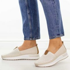 Beżowe ażurowe skórzane półbuty damskie Cambell 07342. Brązowe półbuty damskie Cambell, na jesień, w ażurowe wzory, z jeansu, casualowe, z okrągłym noskiem, bez obcasa, na płaskiej podeszwie, bez zapięcia. Za 219.00 zł.