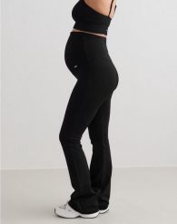Damskie legginsy ciążowe prążkowane, bezszwowe Ribbed Seamless czarne. Czarne legginsy damskie Aim'n, bez wzorów, z dzianiny. Za 254.00 zł.