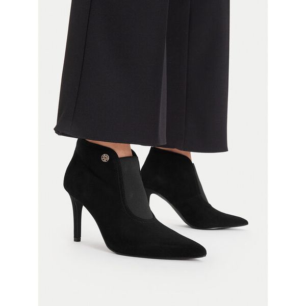Botki MEXX. Czarne botki damskie Mexx, bez wzorów, bez obcasa, na szpilce, bez zapięcia. Za 399.99 zł.