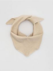 Szalik z dodatkiem wełny - złamana biel. Szaliki damskie Reserved, bez wzorów, z wełny. Za 99.99 zł.