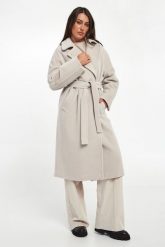 Płaszcz damski z wełny dziewiczej English MARELLA. Płaszcze damskie Marella, bez wzorów, z wełny, bez kołnierzyka, bez kaptura. Za 3,499.00 zł.