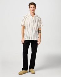 MESKA KOSZULA WRANGLER SS W RESORT SHIRT NATURAL STRIPE 112362750. Koszule męskie Wrangler, l, bez wzorów, bez kołnierzyka, bez ramiączek. Za 109.99 zł.