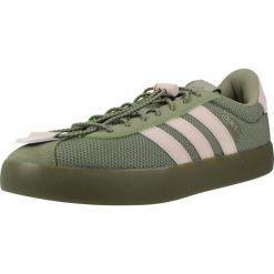 Buty ADIDAS VL COURT 3.0 Zielony. Zielone obuwie trekkingowe damskie Adidas, ze skóry, bez zapięcia. Za 329.00 zł.