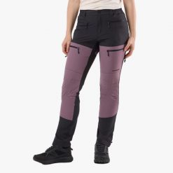 Spodnie outdoor Hiking damska Swedemount Lofoten Stretch Pants szybkoschnące. Czarne spodnie sportowe damskie SWEDEMOUNT, na lato, bez wzorów, z tkaniny, sportowe, outdoorowe. Za 399.99 zł.