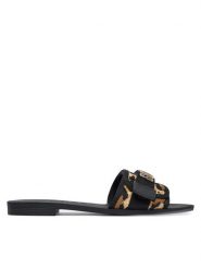 Guess Klapki FLJEL5 FAB03 Czarny. Czarne klapki damskie Guess, z aplikacjami, z materiału, bez obcasa, bez zapięcia. Za 182.99 zł.