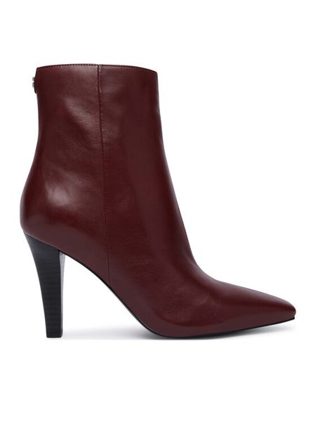 Guess Botki FLTRFF LEA10 Bordowy. Czerwone botki damskie Guess, z aplikacjami, ze skóry, bez obcasa, na słupku, bez zapięcia. Za 824.99 zł.