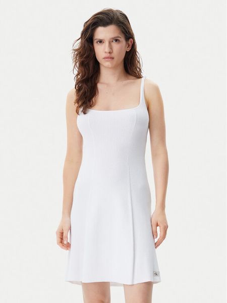 Calvin Klein Jeans Sukienka codzienna J20J225269 Biały Slim Fit. Białe sukienki damskie Calvin Klein Jeans, na co dzień, xl, bez wzorów, z bawełny, bez kołnierzyka, bez ramiączek, proste. Za 239.99 zł.