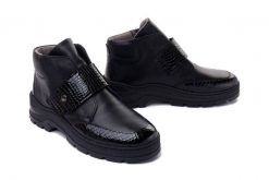 COMFORTABEL 990343-01 schwarz, botki damskie. Czarne botki damskie Comfortabel, na zimę, bez wzorów, bez obcasa, bez zapięcia. Za 464.90 zł.