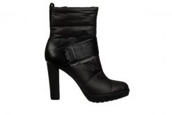 Botki Calvin Klein Nasha Black, Czarny, Tworzywo - 39. Czarne botki damskie Calvin Klein, z aplikacjami, z nylonu, bez obcasa, bez zapięcia. W wyprzedaży za 349.00 zł.