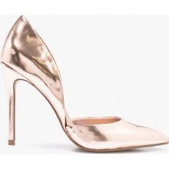 Steve Madden - Szpilki Vertigo Pump. Czerwone szpilki damskie Steve Madden, bez wzorów, z materiału, bez obcasa, na obcasie, bez zapięcia. W wyprzedaży za 199.90 zł.