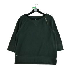 Second life - Damski czarny sweter - Stan bardzo dobry. Czarne swetry nierozpinane damskie Ralph Lauren, bez wzorów, sportowe, bez kołnierzyka, bez ramiączek. Za 118.40 zł.