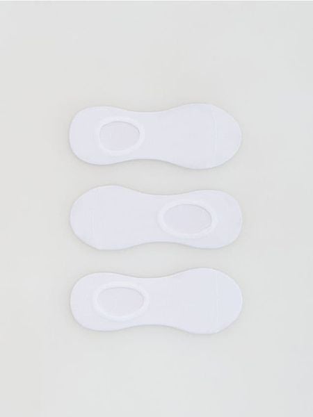 Skarpetki stopki 3 pack - biały. Białe skarpetki damskie Reserved, bez wzorów. Za 39.99 zł.
