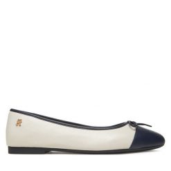 Baleriny Tommy Hilfiger. Brązowe balerinki damskie Tommy Hilfiger, bez wzorów, bez obcasa, bez zapięcia. Za 389.99 zł.