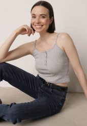 Szary Top na Ramiączkach z Prążkowanej Tkaniny z Bawełny z Guzikami Bermisa. Szare topy damskie Born2be, m, bez wzorów, z bawełny, eleganckie, bez kołnierzyka, bez ramiączek. Za 29.99 zł.