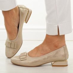 Złote skórzane czółenka damskie na obcasie M.Daszyński Ol37-2. Żółte czółenka damskie M.Daszyński, na jesień, z aplikacjami, z jeansu, biznesowe, z okrągłym noskiem, bez obcasa, na obcasie, bez zapięcia. W wyprzedaży za 197.10 zł.