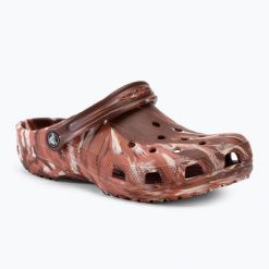 Klapki Crocs Classic Marbled Clog. Brązowe klapki damskie Crocs, bez wzorów, bez obcasa, bez zapięcia. Za 209.99 zł.