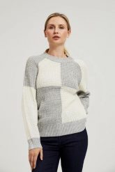 Sweter z geometrycznym wzorem biało-szary. Białe swetry nierozpinane damskie MOODO, l, bez wzorów, bez kołnierzyka, bez ramiączek. W wyprzedaży za 64.99 zł.