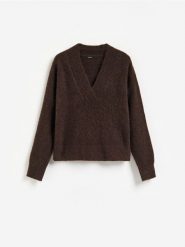 Sweter z dekoltem V - ciemnobrązowy. Brązowe swetry nierozpinane damskie Reserved, l, bez wzorów, z dzianiny, bez kołnierzyka, bez ramiączek. Za 139.99 zł.