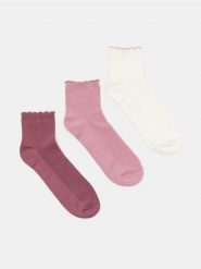Skarpetki z falbaną 3 pack - różowy. Czerwone skarpetki damskie Sinsay, bez wzorów. Za 12.99 zł.