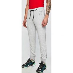Armani Exchange - Spodnie. Szare spodnie materiałowe męskie Armani Exchange, bez wzorów, z dzianiny. Za 449.90 zł.