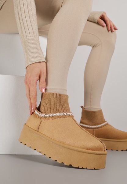 Jasnobrązowe Śniegowce VICES na Grubej Podeszwie z Haftem i Skarpetkową Cholewką Enantia. Brązowe śniegowce damskie Born2be, z jeansu, bez zapięcia. Za 74.99 zł.