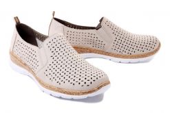 RIEKER N4251-60 beige, półbuty damskie. Brązowe półbuty damskie Rieker, na lato, w ażurowe wzory, bez obcasa, bez zapięcia. Za 271.92 zł.