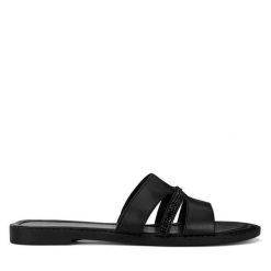 Klapki Lasocki. Czarne klapki damskie Lasocki, bez wzorów, bez obcasa, bez zapięcia. Za 139.99 zł.