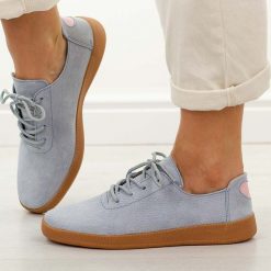 Niebieskie skórzane półbuty damskie T.Sokolski w26-611. Niebieskie półbuty damskie Sokolski, na jesień, bez wzorów, z jeansu, casualowe, z okrągłym noskiem, bez obcasa, bez zapięcia. W wyprzedaży za 179.10 zł.