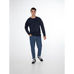 Bluza męska Protest NXGBAYRN sweatshirt. Niebieskie bluzy męskie Protest, m, bez wzorów, bez ramiączek, bez kaptura. W wyprzedaży za 135.00 zł.