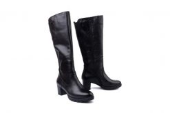 RIEKER 77684-00 black, kozaki damskie. Czarne kozaki damskie Rieker, bez wzorów, bez obcasa, na obcasie, bez zapięcia. Za 475.92 zł.