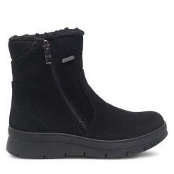 Botki Go Soft. Czarne botki damskie GO SOFT, bez wzorów, bez obcasa, na płaskiej podeszwie, bez zapięcia. Za 199.99 zł.