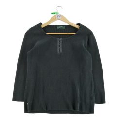 Kobieta czarny sweter. Czarne swetry nierozpinane damskie Ralph Lauren, m, bez wzorów, z jeansu, eleganckie, bez kołnierzyka, bez ramiączek. Za 51.08 zł.