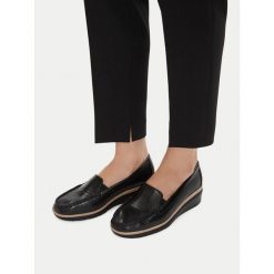 Półbuty Go Soft. Czarne półbuty damskie GO SOFT, bez wzorów, bez obcasa, na płaskiej podeszwie, bez zapięcia. Za 139.99 zł.