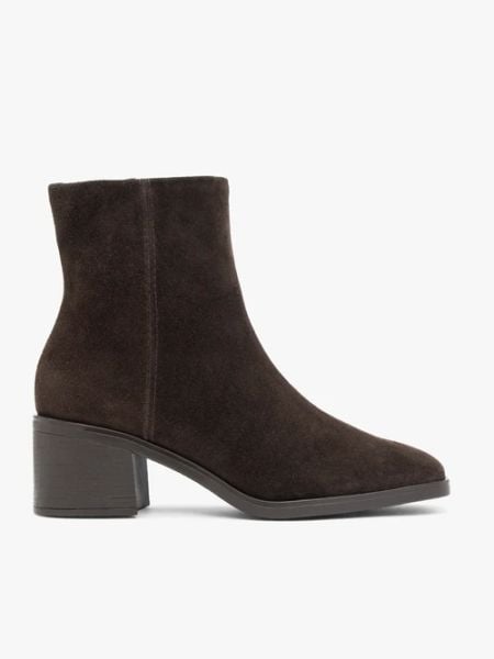 Ciemnobrązowe welurowe botki. Brązowe botki damskie Brawo sp. z o.o., bez wzorów, ze skóry, eleganckie, bez obcasa, na obcasie, bez zapięcia. Za 449.99 zł.